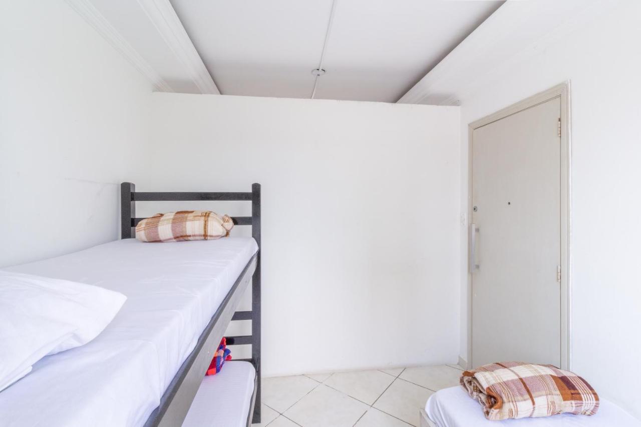 Le Monde Hostel Гуаружа Екстер'єр фото