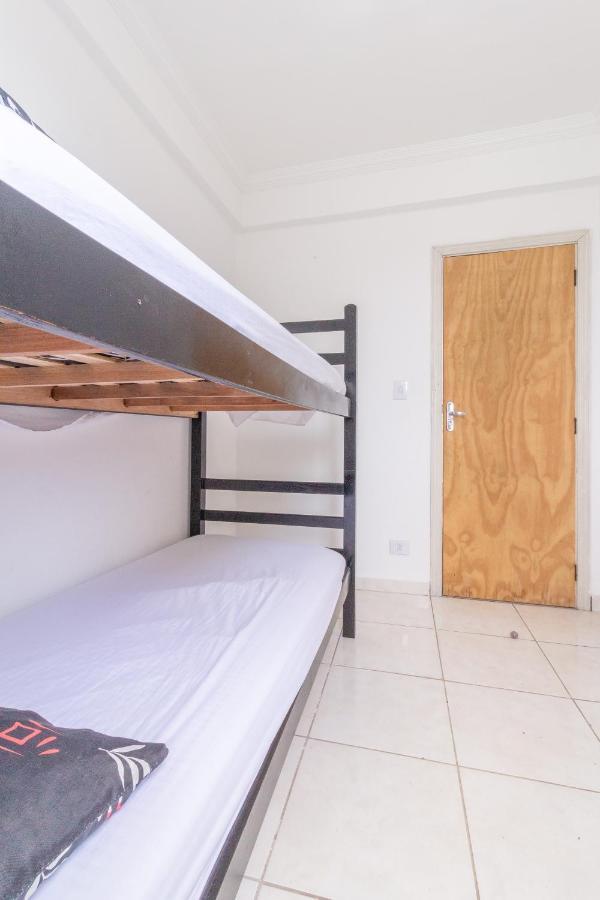 Le Monde Hostel Гуаружа Екстер'єр фото