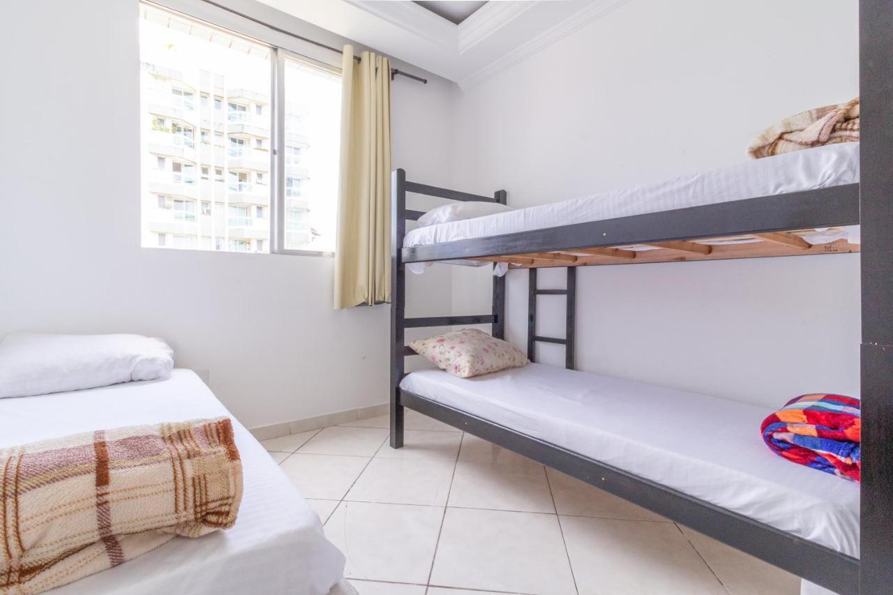 Le Monde Hostel Гуаружа Екстер'єр фото